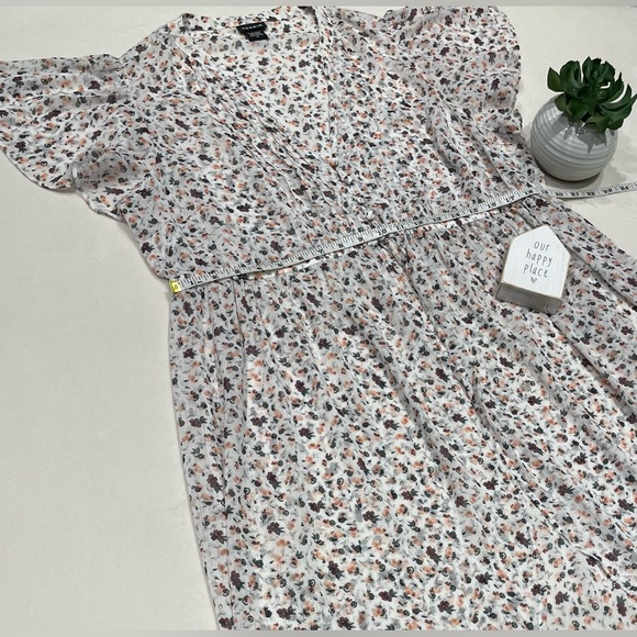 Beautiful Woman’s Sheer Duster by Torrid Size 0 (equivalent to size 12) - Picture 4 of 9